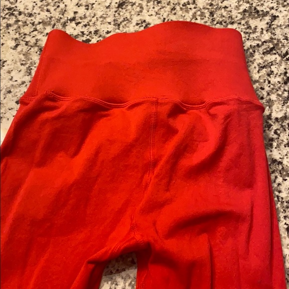 High-Waisted SculptKnit® Essential Legging - Picture 4 of 5